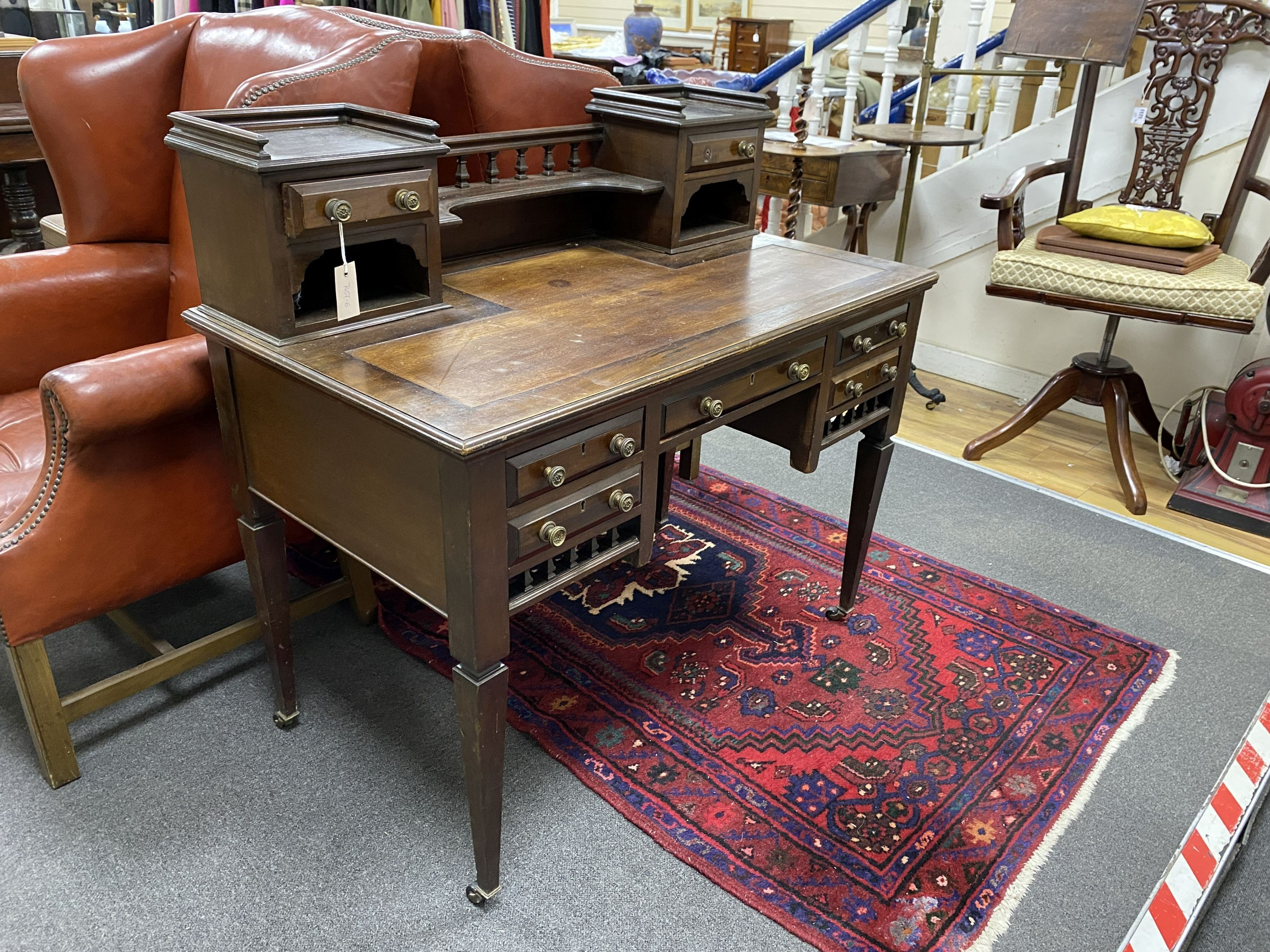 An Edwardian kneehole writing table, width 107cm, depth 60cm, height 100cm